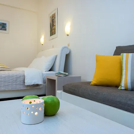 Diamond & מלון דירות 3*